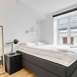 Penthouse In Heart Of - 4br 2 Bath