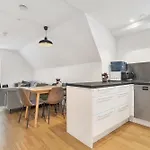 Penthouse In Heart Of - 4br 2 Bath * Bergen