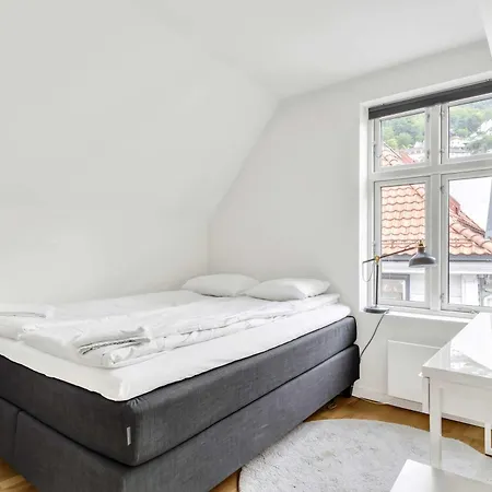 Penthouse In Heart Of - 4br 2 Bath