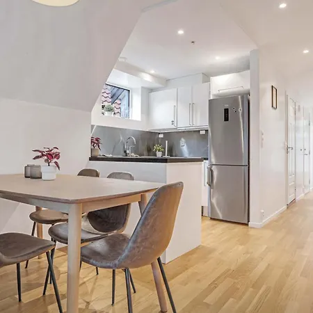 Penthouse In Heart Of - 4br 2 Bath *