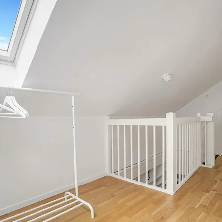 Penthouse In Heart Of - 4br 2 Bath Bergen