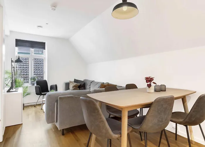 Penthouse In Heart Of - 4br 2 Bath Leilighet