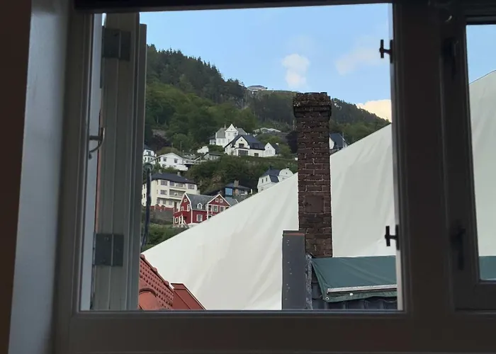 Penthouse In Heart Of - 4br 2 Bath Apartman Bergen
