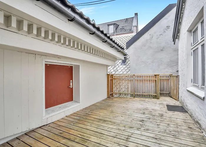 Penthouse In Heart Of - 4br 2 Bath