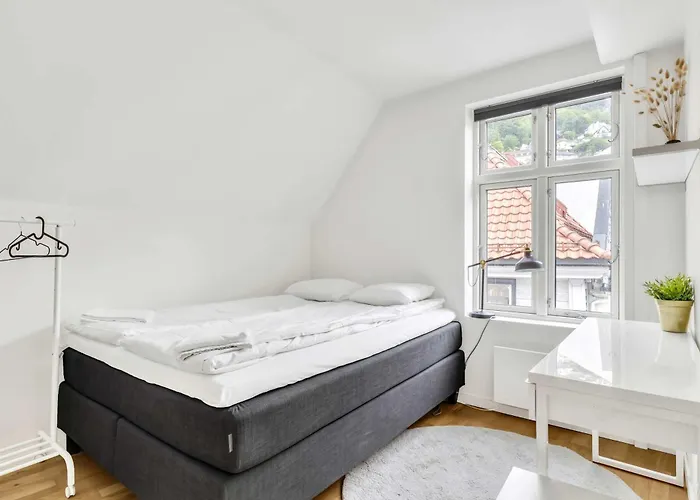 Penthouse In Heart Of - 4br 2 Bath