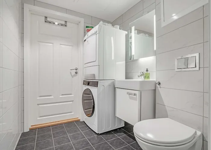 Penthouse In Heart Of - 4br 2 Bath