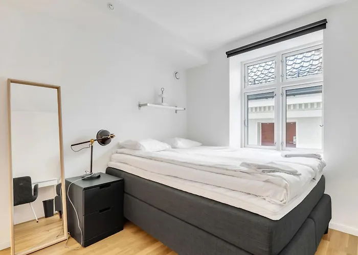 Penthouse In Heart Of - 4br 2 Bath