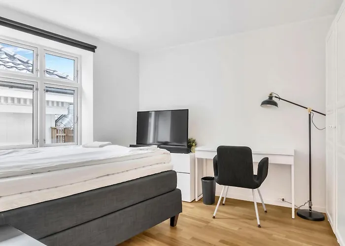 Penthouse In Heart Of - 4br 2 Bath Appartement *