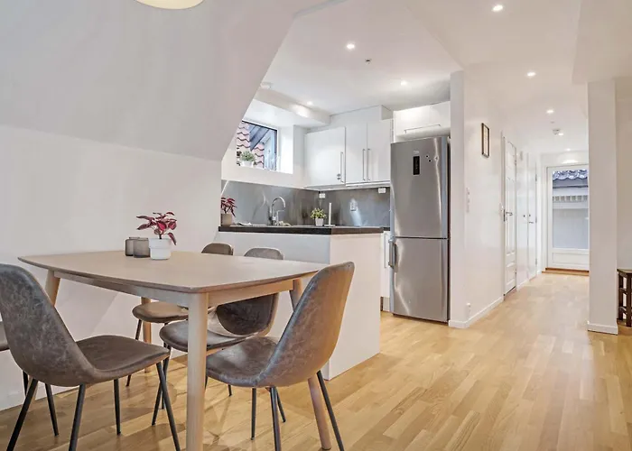 Penthouse In Heart Of - 4br 2 Bath *