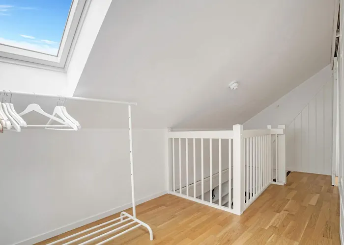 Penthouse In Heart Of - 4br 2 Bath Bergen