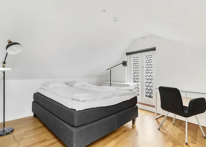 Penthouse In Heart Of - 4br 2 Bath Apartman *