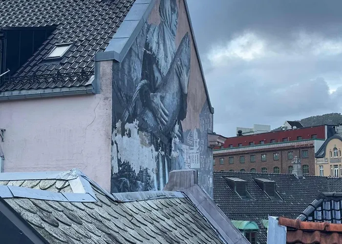 Penthouse In Heart Of - 4br 2 Bath Bergen